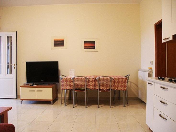 Apartments Villa Fernetich Premantura Room photo